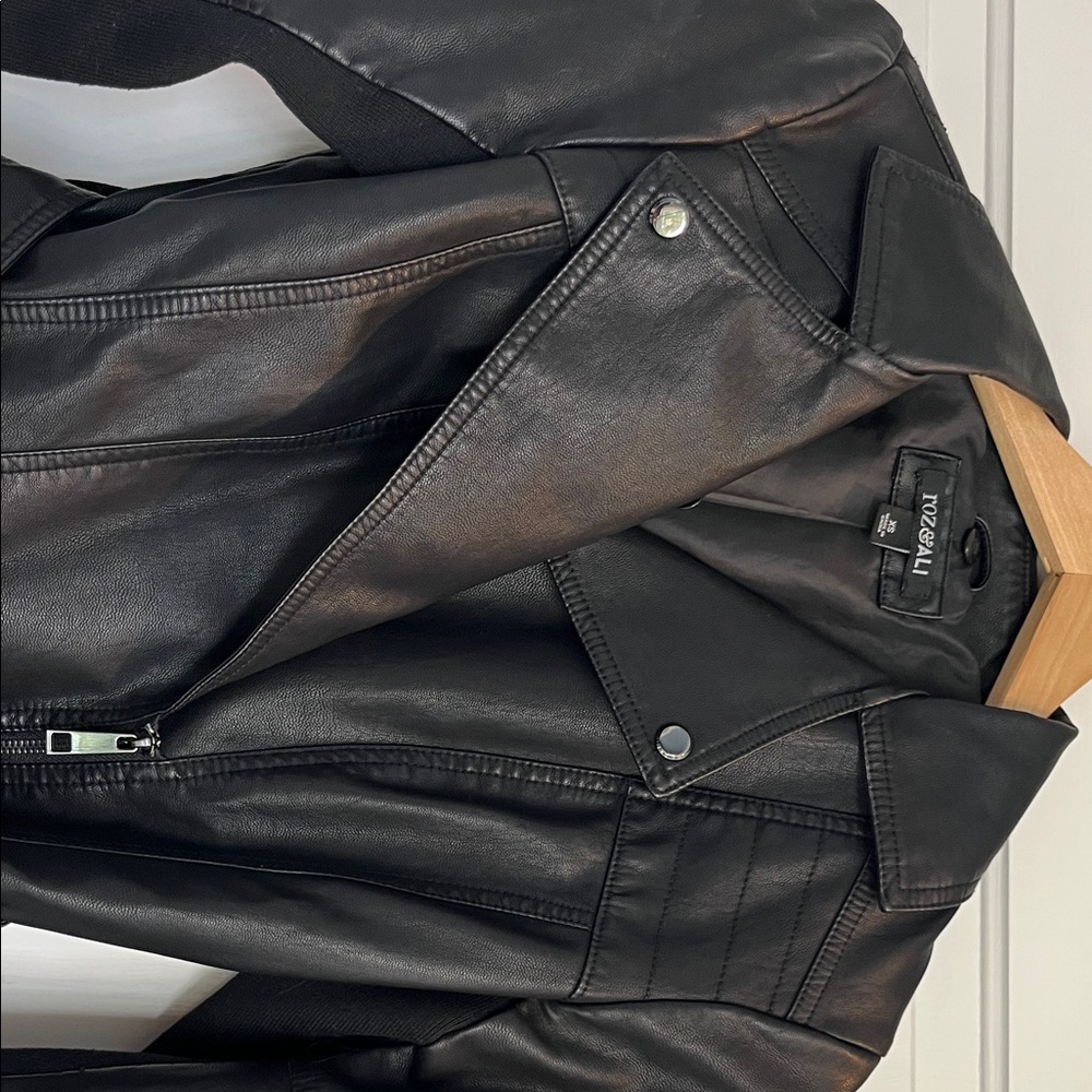 Roz & Ali Women's Black Faux Leather Jacket - Picture 4 of 6